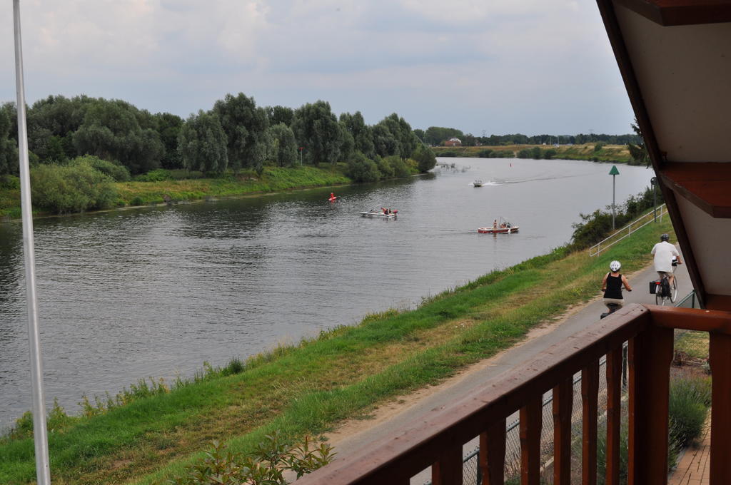 Thuiskomen, Genieten Aan Het Water Маасейк Номер фото